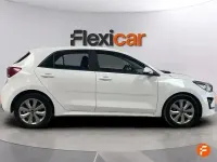 Usado Kia Rio 100 CV (73 kW) 2023 Blanco Berlina