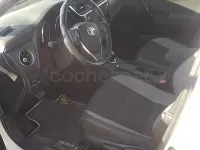 Usado Toyota Auris Hybrid Business Edition 136 CV (100 kW) 2018 Blanco Berlina
