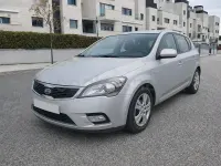 Usado Kia Ceed 90 CV (66 kW) 2010 Gris / plata Utilitario