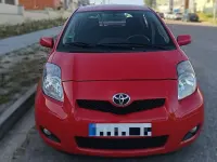 Usado Toyota Yaris Connect Style 101 CV (74 kW) 2011 Rojo Utilitario