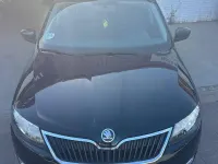 Usado Skoda Rapid Active 90 CV (66 kW) 2014 Negro Utilitario