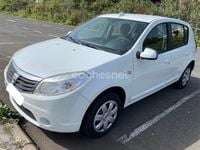Usado Dacia Sandero Lauréate 75 CV (55 kW) 2011 Blanco Berlina