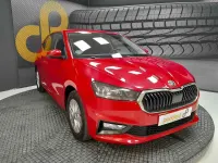 Usado Skoda Fabia Selection 95 CV (69 kW) 2025 Rojo Utilitario