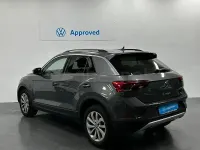 Usado VW T-Roc 115 CV (84 kW) 2024 Gris / plata SUV