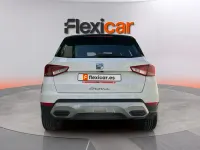 Usado Seat Arona Style Plus 110 CV (80 kW) 2022 Blanco SUV