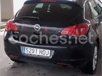 Usado Opel Astra Edition 110 CV (80 kW) 2011 Negro Berlina