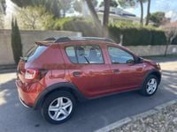 Usado Dacia Sandero Stepway 90 CV (66 kW) 2016 Granate Berlina