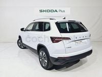 Usado Skoda Karoq Selection 110 CV (80 kW) 2024 Blanco SUV