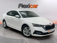 Usado Skoda Octavia Selection 116 CV (85 kW) 2022 Blanco Berlina