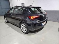 Usado Opel Astra Business 110 CV (80 kW) 2017 Negro Berlina