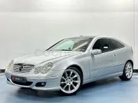 Usado Mercedes C220 150 CV (110 kW) 2007 Gris / plata Berlina