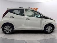 Käytetty Toyota Aygo X-play 72 HP (52 kW) 2022 Valkoinen Viistoperä