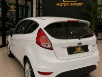 Usado Ford Fiesta 95 CV (69 kW) 2015 Blanco Utilitario