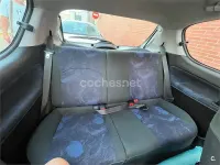 Usado Peugeot 206 90 CV (66 kW) 1999 Blanco Utilitario