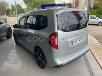Usado Mercedes T180 116 CV (85 kW) 2023 Gris / plata Monovolumen