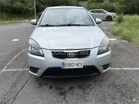 Usado Kia Rio 94 CV (69 kW) 2010 Gris / plata Berlina