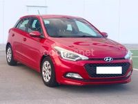 Usado Hyundai i20 84 CV (61 kW) 2015 Rojo Berlina