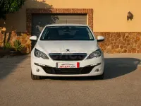 Usado Peugeot 308 Allure 110 CV (80 kW) 2015 Blanco Berlina