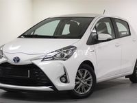 Usado Toyota Yaris Hybrid Active 100 CV (73 kW) 2019 Blanco Berlina
