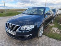 Usado VW Passat Highline 140 CV (102 kW) 2008 Gris / plata Berlina