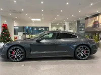 Usado Porsche Taycan 4S 419 kW (571 CV) 2023 Gris/plata Berlina