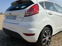 Usado Ford Fiesta Trend 100 CV (73 kW) 2014 Blanco Utilitario