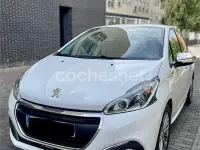 Usado Peugeot 208 Allure 82 CV (60 kW) 2017 Blanco Utilitario