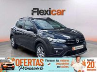 Usado Dacia Sandero Comfort 101 CV (74 kW) 2022 Gris Utilitario