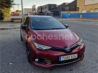Usado Toyota Auris Hybrid Edition 136 CV (100 kW) 2017 Granate Berlina