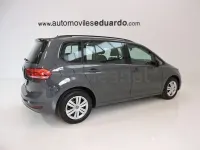 Usado VW Touran Advance 150 CV (110 kW) 2021 Gris / plata Monovolumen