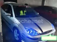 Usado Ford Focus Trend 115 CV (84 kW) 2002 Gris / plata Berlina