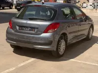Usado Peugeot 207 Business-Line 75 CV (55 kW) 2010 Gris / plata Berlina