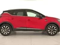 Usado Renault Captur Techno 140 CV (102 kW) 2022 Carrocer?a rojo deseo con techo negro brillante SUV