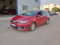 Usado Toyota Auris Hybrid Active 136 CV (100 kW) 2015 Rojo Berlina