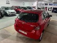 Usado Toyota Yaris 87 CV (63 kW) 2008 Rojo Utilitario