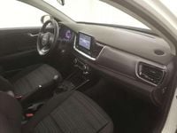 Usado Kia Stonic 101 CV (74 kW) 2024 Blanco SUV