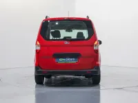 Usado Ford Tourneo Courier Ambiente 100 CV (73 kW) 2019 Rojo Monovolumen