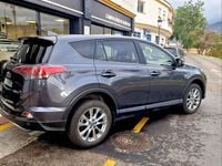 Usado Toyota RAV4 Advance 143 CV (105 kW) 2018 Gris / plata SUV
