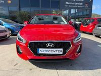 Usado Hyundai i30 140 CV (102 kW) 2017 Rojo Familiar