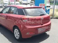 Usado Hyundai i20 84 CV (61 kW) 2016 Rojo Berlina