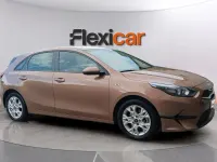 Usado Kia Ceed 101 CV (74 kW) 2023 Beige Utilitario
