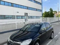 Usado Opel Astra Edition 115 CV (84 kW) 2010 Negro Berlina