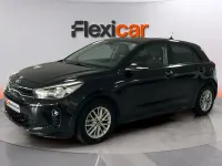 Usado Kia Rio 101 CV (74 kW) 2018 Negro Berlina
