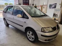 Usado Seat Alhambra Reference 140 CV (102 kW) 2010 Gris / plata Monovolumen