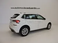 Usado Skoda Kamiq Ambition 110 CV (80 kW) 2021 Blanco SUV