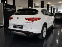 Usado Alfa Romeo Stelvio Executive 280 CV (205 kW) 2018 Blanco SUV