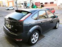 Usado Ford Focus Trend 109 CV (80 kW) 2010 Gris / plata Berlina