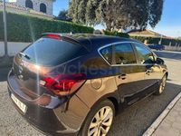 Usado Opel Astra Selective 165 CV (121 kW) 2014 Marrón Berlina