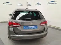 Usado Opel Astra Ultimate 145 CV (106 kW) 2021 Gris / plata Familiar
