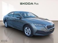 Usado Skoda Octavia Ambition 150 CV (110 kW) 2023 Gris / plata Berlina